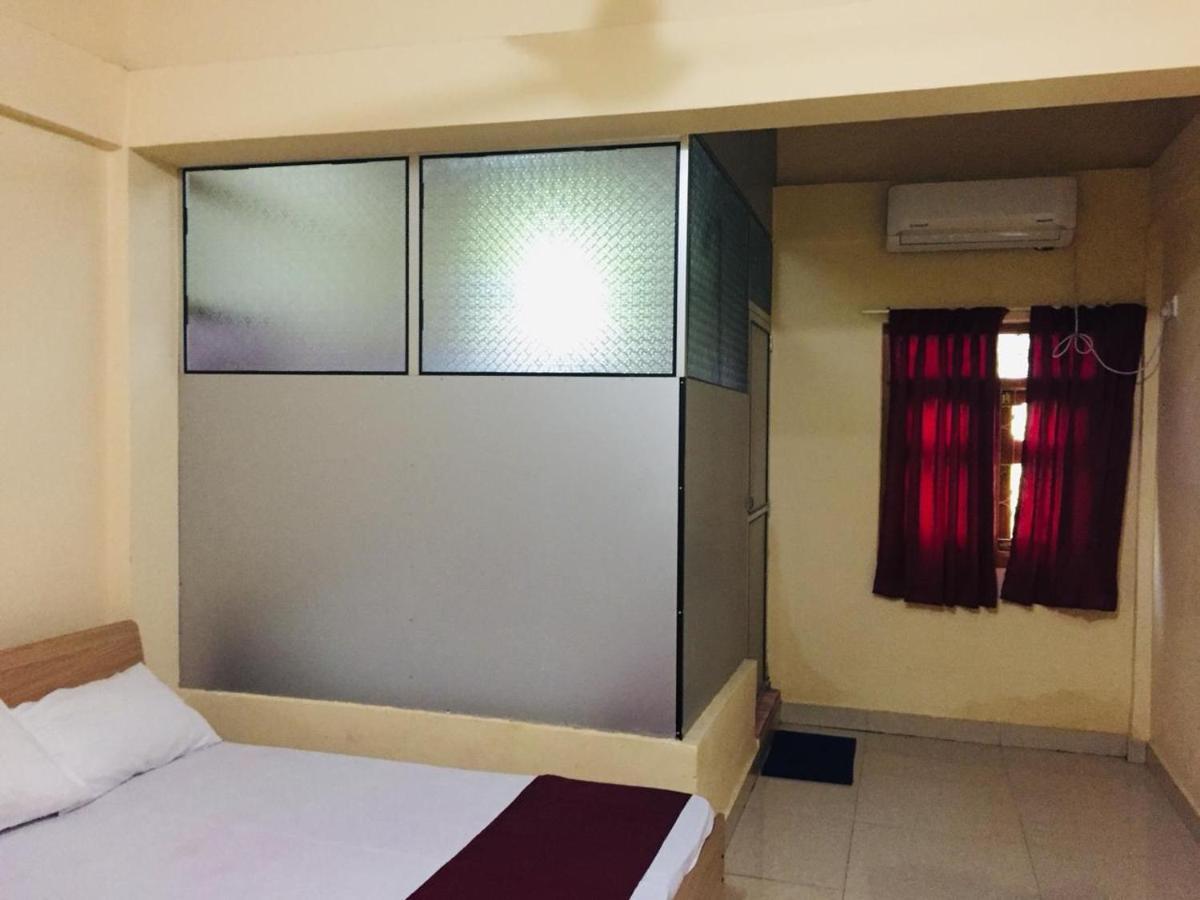 Hb Budget Rest Hotel Jaffna Exterior photo