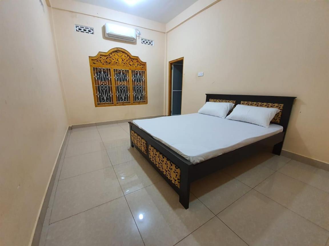 Hb Budget Rest Hotel Jaffna Exterior photo