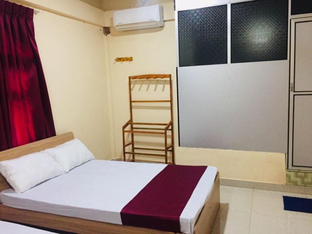 Hb Budget Rest Hotel Jaffna Exterior photo